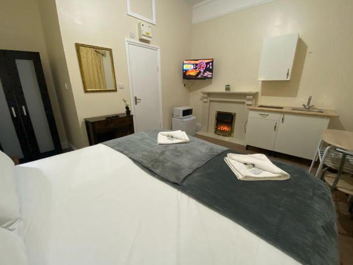 studio 24 free private parking