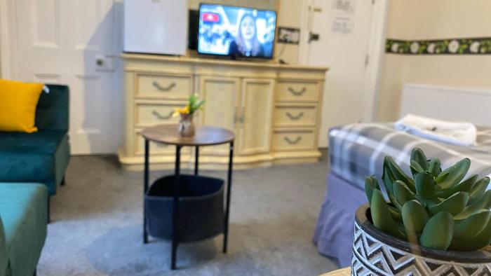 studio 24 free private parking