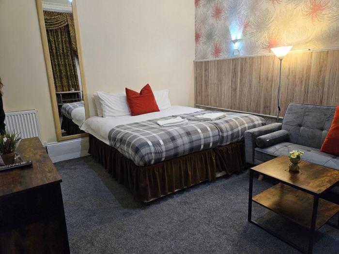 studio 24 free private parking