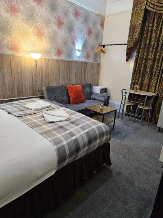 studio 24 free private parking