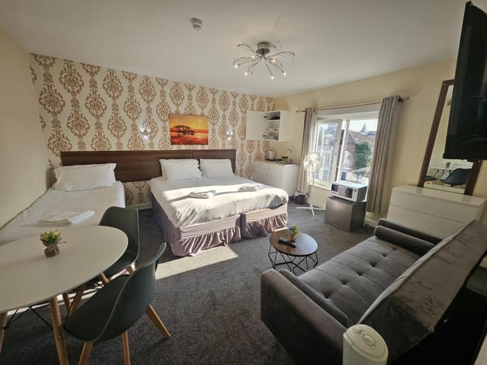 studio 24 free private parking