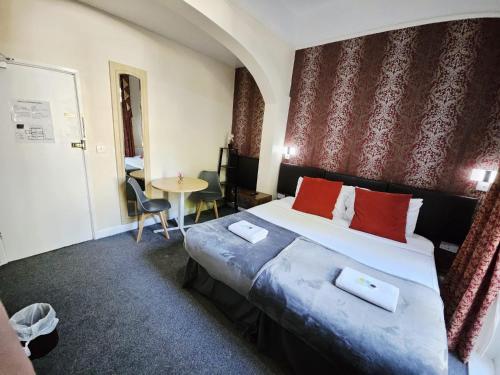 studio 24 free private parking