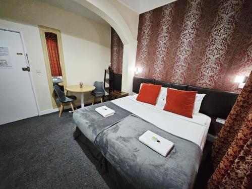 studio 24 free private parking