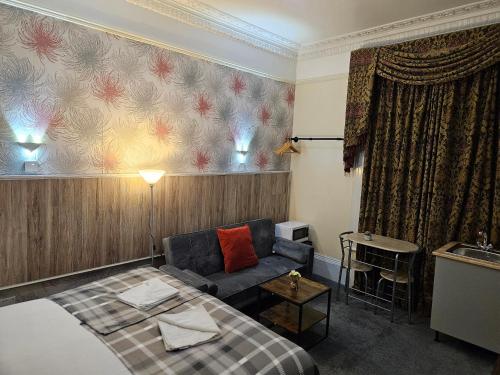 studio 24 free private parking