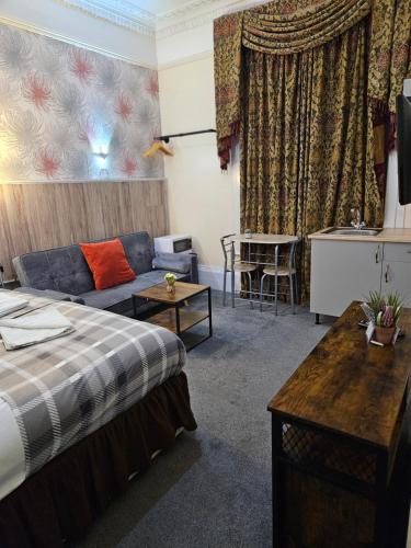 studio 24 free private parking