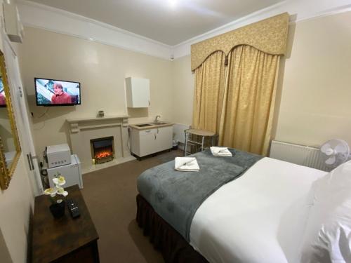 studio 24 free private parking
