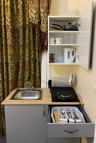 studio 24 free private parking