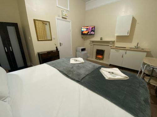 studio 24 free private parking