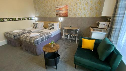 studio 24 free private parking