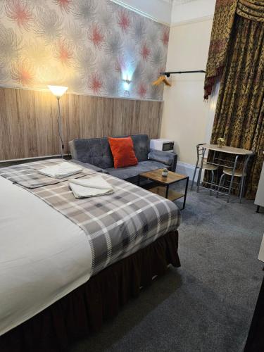 studio 24 free private parking