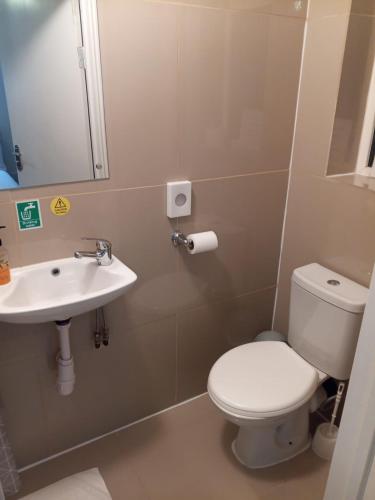 studio 24 free private parking