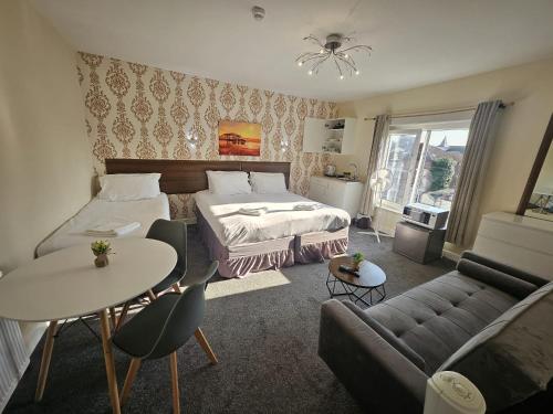 studio 24 free private parking