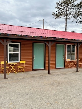 peninsula point lodge