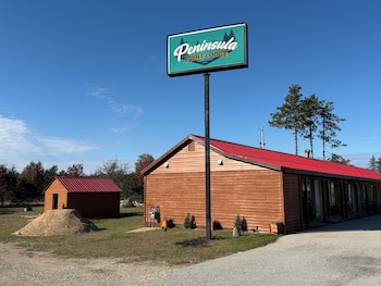 peninsula point lodge
