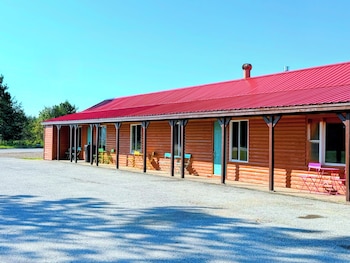 peninsula point lodge