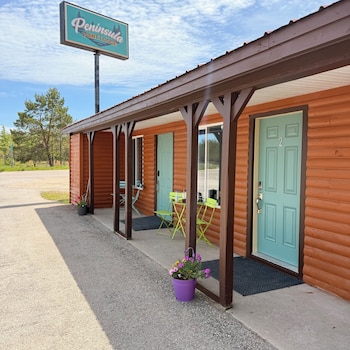 Peninsula Point Lodge,,2 star