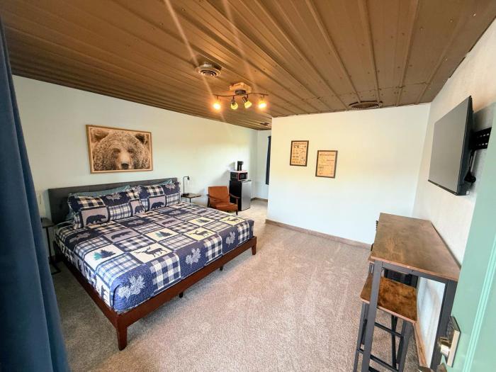 peninsula point lodge