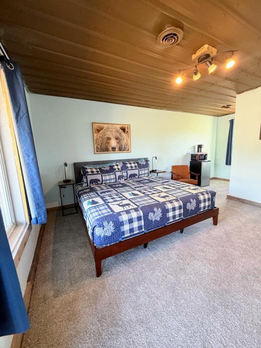 peninsula point lodge