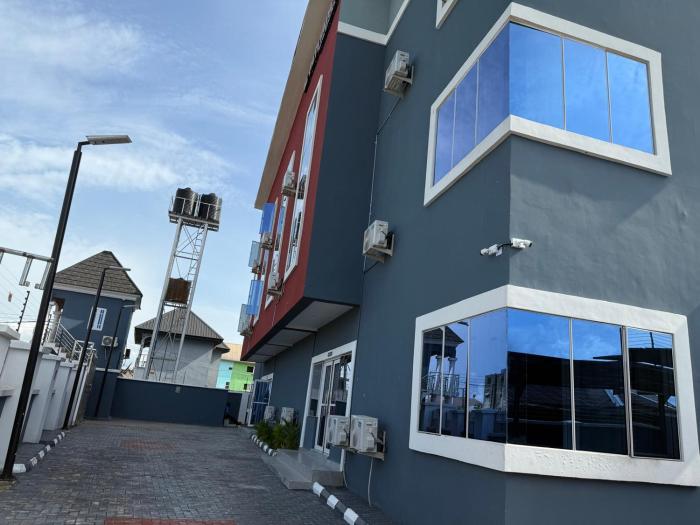 el patevadan hotel and suites