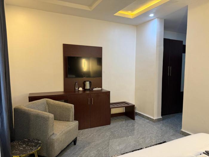 el patevadan hotel and suites