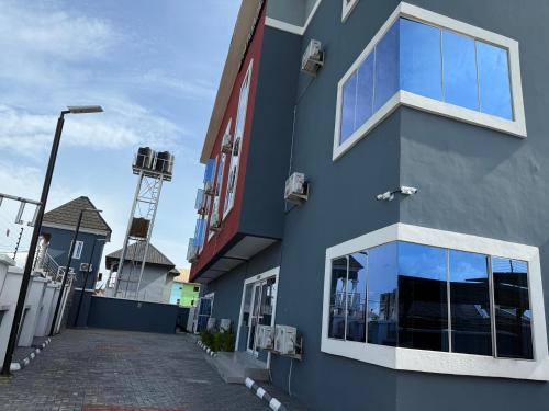 el patevadan hotel and suites