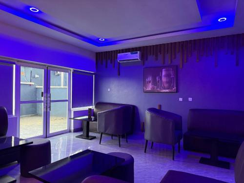 el patevadan hotel and suites