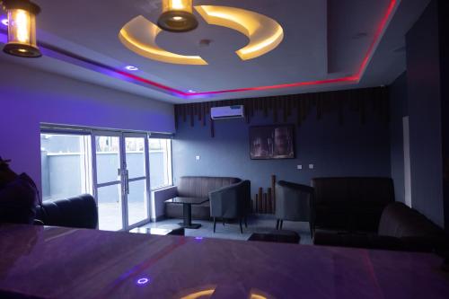 el patevadan hotel and suites