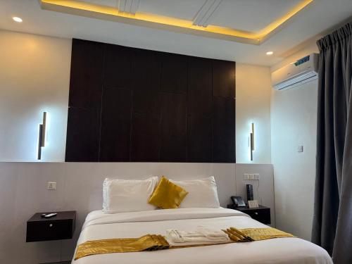 el patevadan hotel and suites