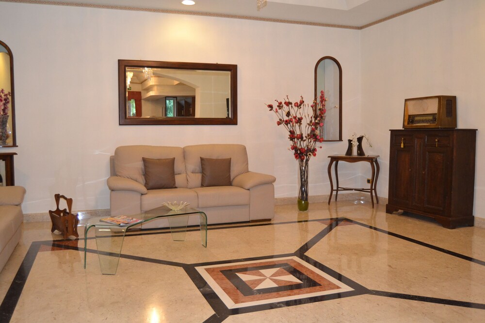 yellow park hotel