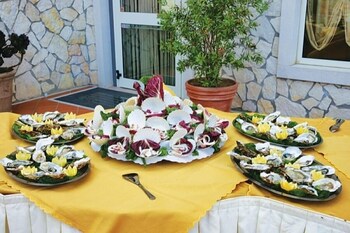 yellow park hotel