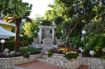 yellow park hotel