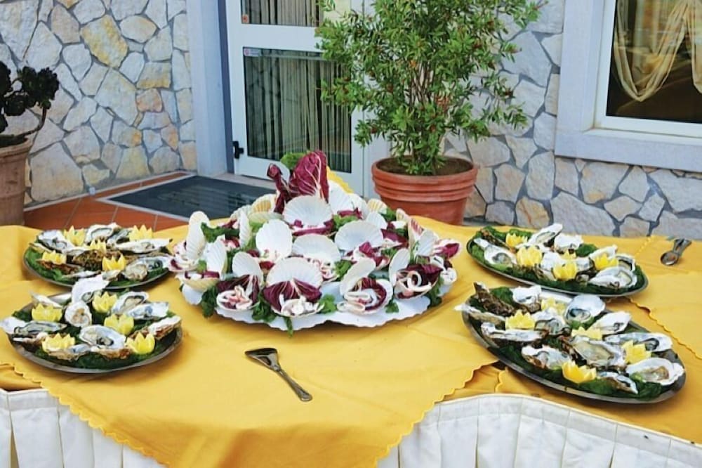 yellow park hotel