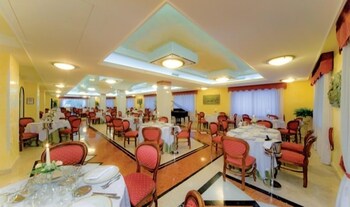yellow park hotel