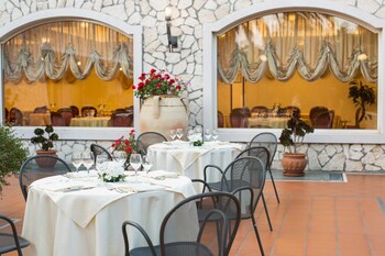 yellow park hotel