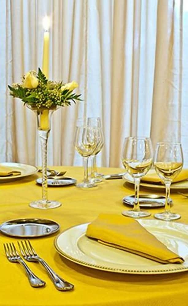 yellow park hotel