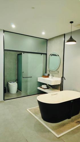 qichi waterfront bandb hotel