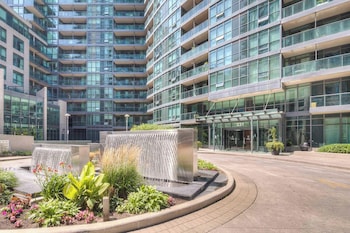 Atlantis At Waterpark City Condos In Dt,,4 star