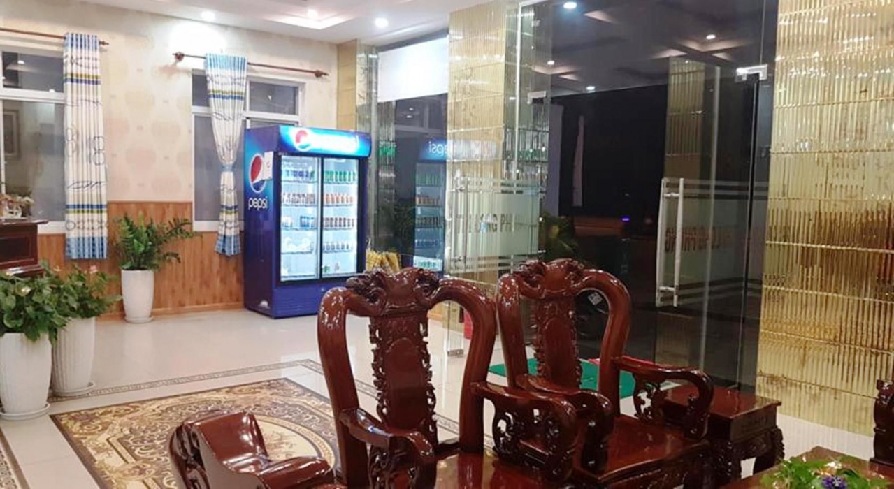 thi long phung hotel