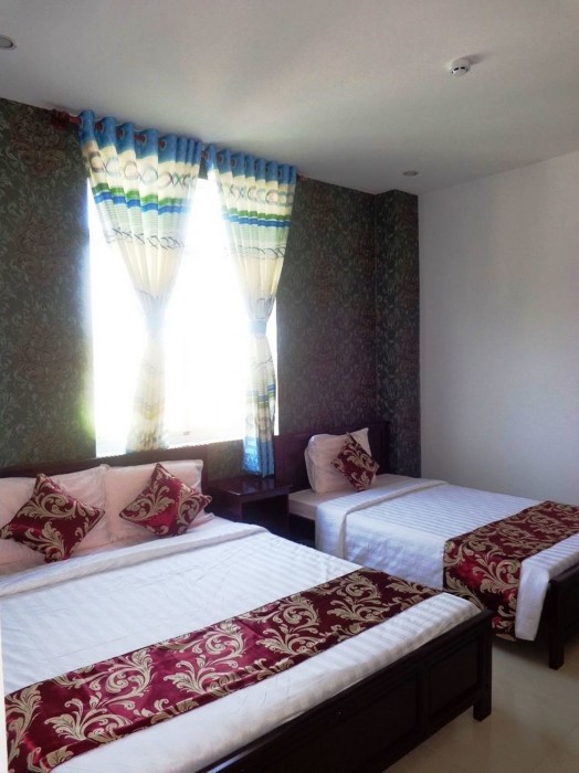 thi long phung hotel