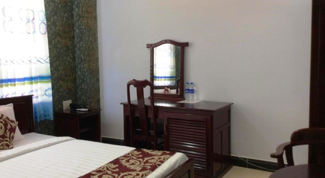 thi long phung hotel
