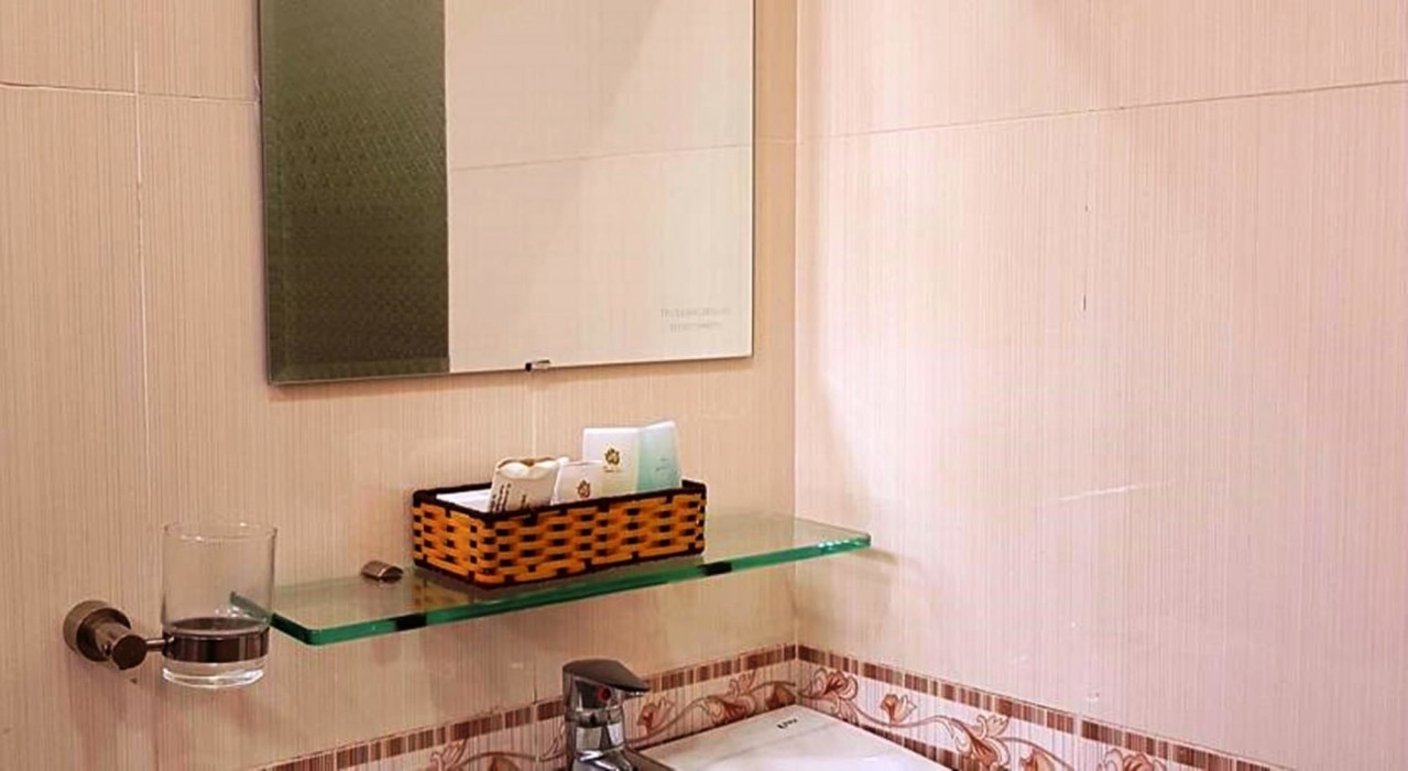 thi long phung hotel