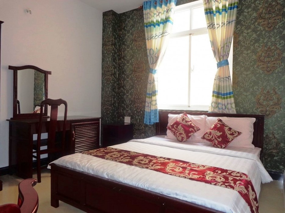 thi long phung hotel