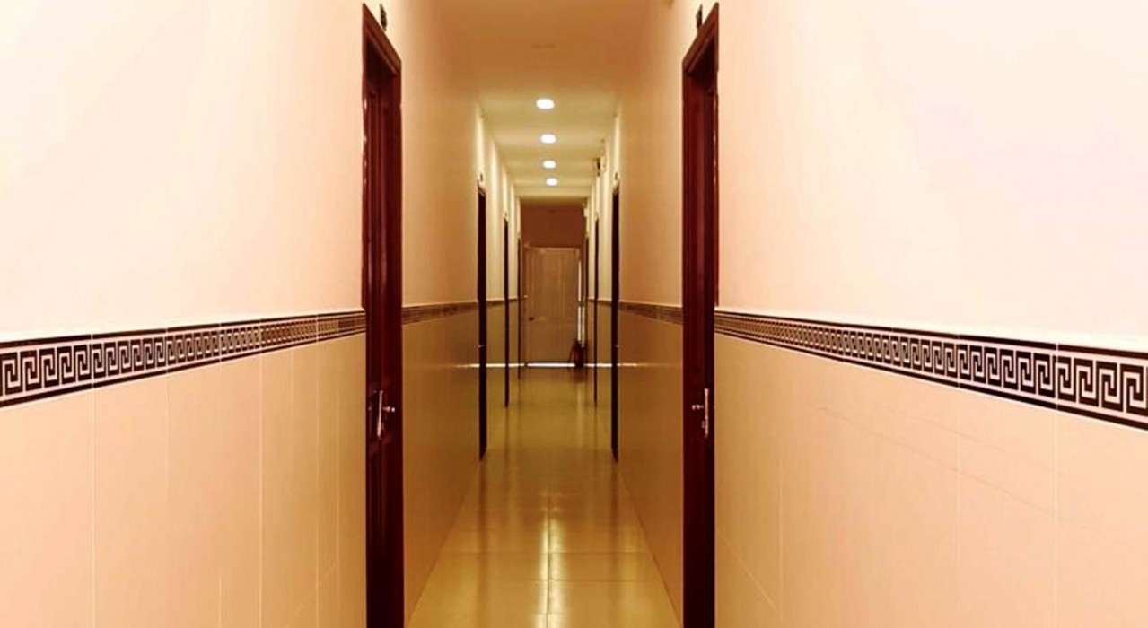 thi long phung hotel