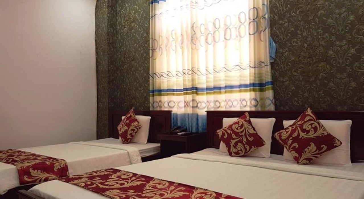 thi long phung hotel