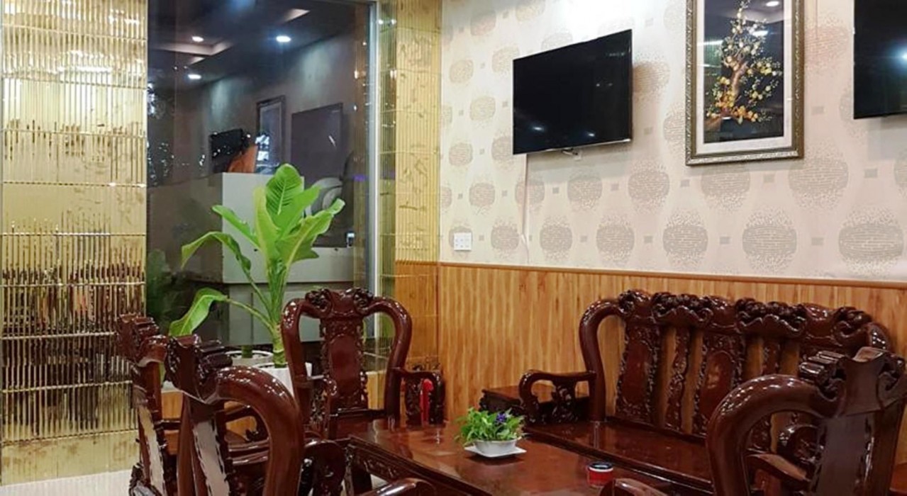 thi long phung hotel