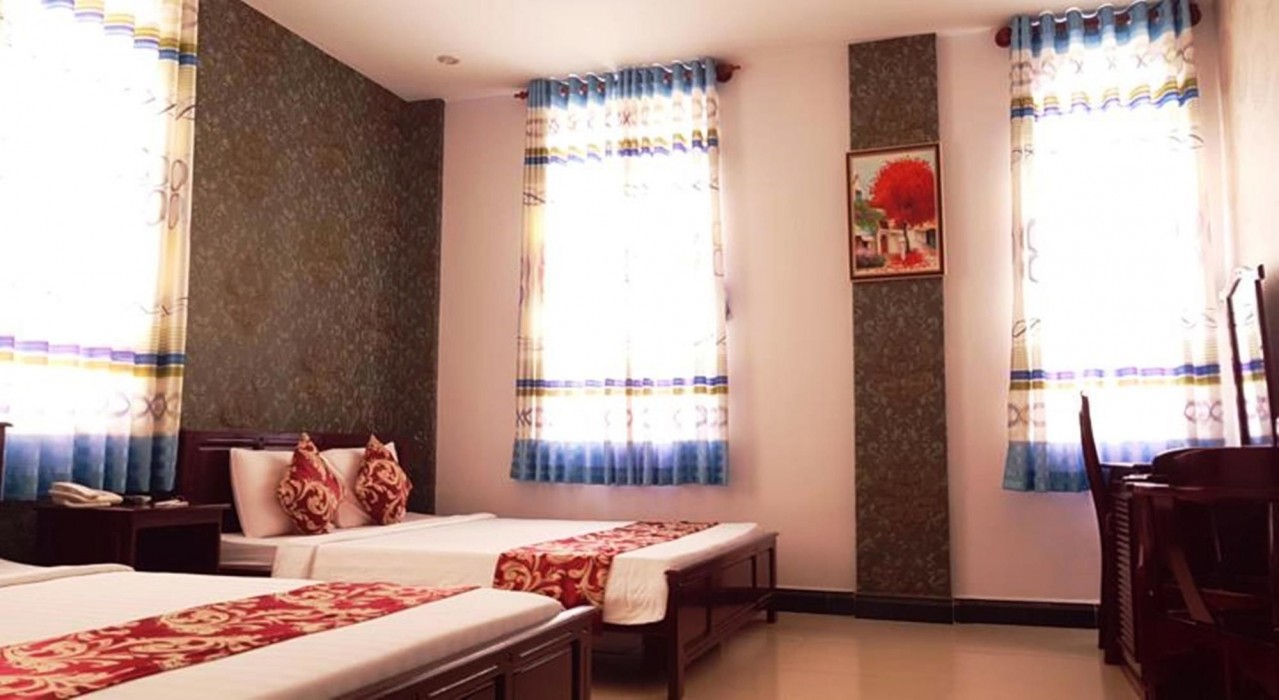 thi long phung hotel