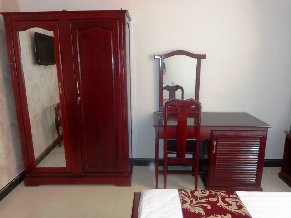 thi long phung hotel