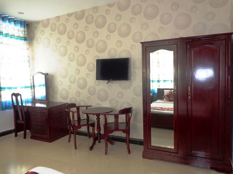 thi long phung hotel