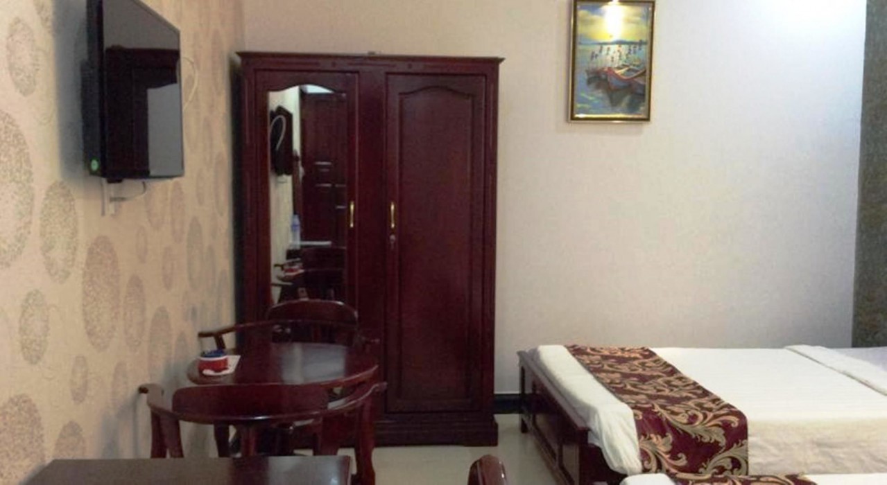 thi long phung hotel