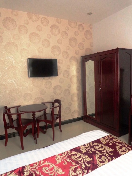 thi long phung hotel